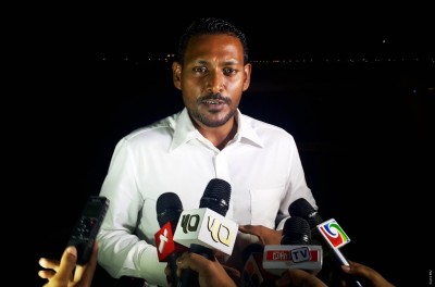 އަދީބުގެ އިތުބާރު ނެތްކަމުގެ ވޯޓު ނެގީ ގާނޫނު އަސާސީއާ ޚިލާފަށް: ޝަމީމް