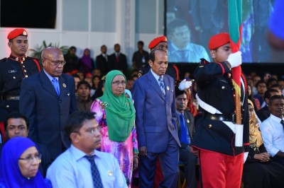 ތިން ބޭފުޅަކަށް ޝަރަފްވެރިކަމުގެ އިނާމް ދެއްވައިފި