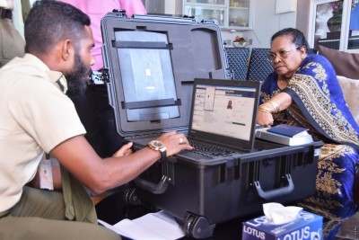 ގޭގެޔަށް ގޮސް ޕާސްޕޯޓް ހަދައިދޭން ފަށައިފި