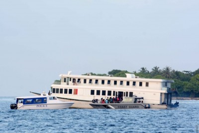 ރާޅަކާ ޖެހި ލޯންޗެއް ފަޅައިގެން ގޮސް ބަރަވެލި ކަނޑުގެ އަޑިއަށް ލޯންޗު ހިނގައްޖެ