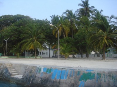 ހޮޅުދޫގައި މެޔަށް ވަޅިހެރުމުން ޒަޚަމްވި މީހާ މަރުވެއްޖެ