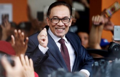 އަންވަރު ޖަލުން މިނިވަންކޮށްފި