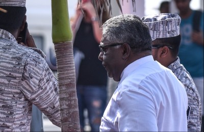 ބޮލުގެ އެއްފަޅި އައްސިވެފައިވާ ކަމަށް ވިދާޅުވެ އަލީ ހަމީދުގެ ޝަކުވާތައް ގާޒީއަށް