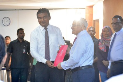 ސަރުކާރު ތެރެއިން ވެސް ކޮރަޕްޝަން ނައްތައިލަން ޖެހޭ: މައުމޫނު