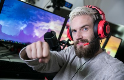 އިންޑިއާގެ ފިލްމުތަކަށް ޖޯކުޖަހާ މީހެއްގެ އުނދަގޫ ބޮޑުވެއްޖެ