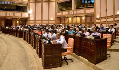 ލައިސެންސް ނެތި ޓެލެކޮމް ހިދުމަތްދީފި ނަމަ ޖޫރިމަނާ ކުރާ ބިލް ފާސްކޮށްފި