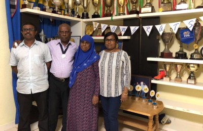 ހޮޓާ ހިންގުމުގައި ވަހީދުގެ "ކުއީން" އަކީ އަންހެނުން!