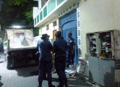 ކަރަންޓު ބޯޑެއްގައި ލޮރީއަކުން ޖެހި ބައެއް ގެތަކުން ކަރަންޓު ހިނގައްޖެ