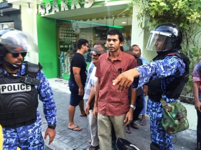 މުޒާހަރާއިން ހައްޔަރުކުރި 13 މީހުން ދޫކޮށްލައިފި