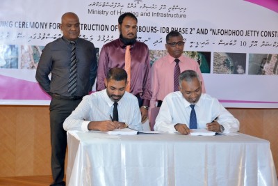 10 ރަަށެއްގެ ބަނދަރު ހެދުމުގެ މަސައްކަތް ކޮންޓްރެކްޓަރުންނާ ހަވާލުކޮށްފި
