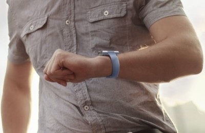 އަތުގައި އަޅާ އުޅަޔަކުން އިހްސާސްތައް ދެނެގަންނަނީ