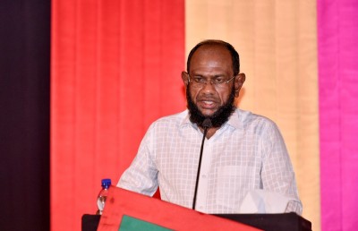 ޑރ. މަޖީދު އެޑްމިޓް ކުރި ޚަބަރު އެހީ ފުން ހިތާމައާ އެކު: ރައީސް