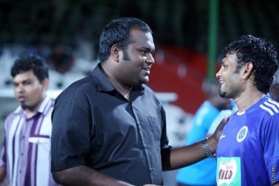 ނިއުގެ ޗެއާމަންކަން ބަލަކު ދޫކޮށްލަނީ