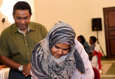ރައީސްގެ ދެކަނބަލުންގެ ފަރާތުން އެކަނިވެރި މައިންނަށް މިހާތަނަށް 700،000 ރުފިޔާ