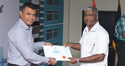 ފުލުހުންގެ ފްލެޓުތައް އަޅާ ދޭނެ ބަޔަކު ހޯދަނީ