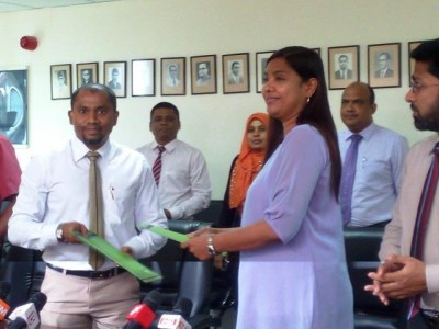 ދެ ސްކޯލާޝިޕެއްގެ ފުރުސަތު، އެވިޑުން އެޑިޔުކޭޝަނާ ހަވާލު ކޮށްފި