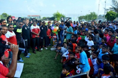 ގައުމީ ޓީމާ އެކު ކުޑަކުދިންގެ ހަވީރެއް ބާއްވަނީ