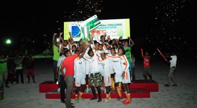 ފެހެންދޫ ޗެމްޕިއަންކަން ހޯދި އިރު މޮޅު ކުޅުންތެރިއަކަށް ހޮކޭ