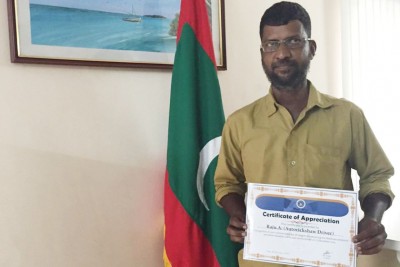 ދިވެހި 8 ޕާސްޕޯޓެއް އޮޓޯ ޑްރައިވަރަކަށް ފެނިގެން އޭގެ ވެރިފަރާތާ ހަވާލުކޮށްފި