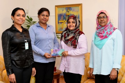 ރަންދިހަ ފަހެއް ސީރީޒްގެ ހަނދާނީ ނޫޓު މެޑަމް ފާތުންނަށް ހަދިޔާ ކޮށްފި
