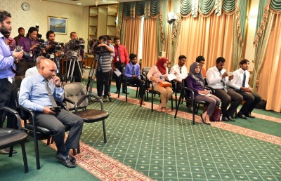 އިންޒާރު ދެކޮޅެއް ނުޖެހޭ، ޚަބަރު ގެނެސް ދޭން ދަތި: މީޑިއާތައް