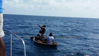 ވެލި ނަގައި ބަރުކޮށްގެން ދިޔަަ ދޯންޏެއް އަޑިއަށް ހިނގައްޖެ