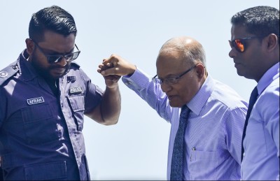 ވަކީލުން ނެތީސް ޝަރީއަތް ކުރިއަށް ގެންދާތީ މައުމޫން ކަންބޮޑުވުން ފާޅުކުރައްވައިފި