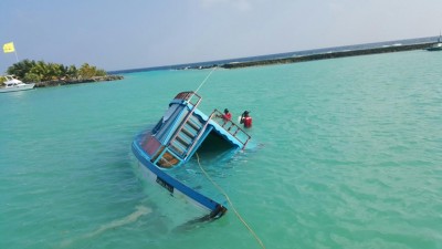 ކަމަދޫ ނެރުމައްޗަށް ދޯންޏެއް އަރައި، އަޑިއަށް ހިނގައްޖެ