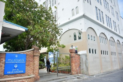 ވިލާ ކޮލެޖުގެ ސްކޮލާޝިޕް ލިބުނު ދަރިވަރުންނަށް ލިޔުން ހަވާލުކޮށްފި