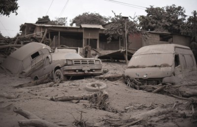 އަލިފާން ފަރުބަދަ ގޮވައި 200 މީހުން ގެއްލިއްޖެ