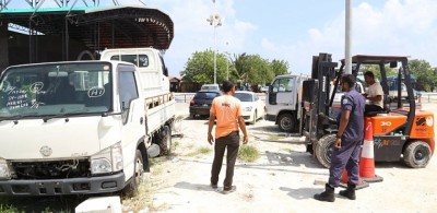 ކާނިވާ ސަރަހައްދުގައި އޮތް ދެ ކާރުގައި ރޯވެ، ބޭނުން ނުކުރެވޭ ވަރަށް އަނދައިފި