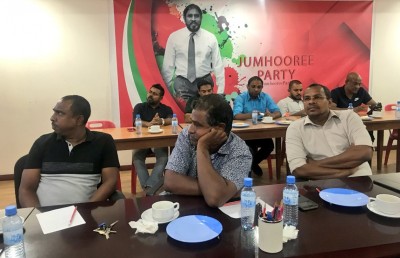 އެއް ކެންޑިޑޭޓަކު ނެރުމާ ގުޅޭ ގޮތުން އިދިކޮޅު ޕީޖީގައި މަޝްވަރާކޮށްފި