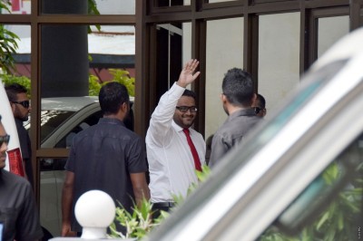 ރަސްމީ ހައިސިއްޔަތު ނަހަމަ ގޮތުގައި ބޭނުން ކުރުމުގެ ދައުވާއަށް އަދީބު އިންކާރުކޮށްފި