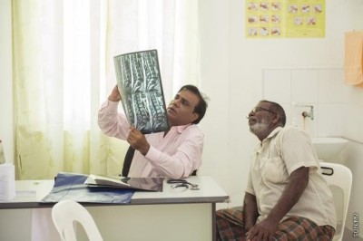 އަދިވެސް ފޭކް ޑޮކްޓަރުންގެ ބިރު އެބައޮތްތަ؟