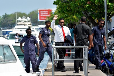 އަދީބު ރަސްމީ ހައިސިއްޔަތު ނަހަމަގޮތުގައި ބޭނުންކުރި މައްސަލައިގެ އަޑުއެހުން މާދަމާ