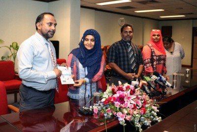 މެޑަމް ފާތުންގެ ފައުންޑޭޝަނުން އިސްލާމީ މަރުކަޒަށް ފަންކާތަކެއް ހަދިޔާކޮށްފި