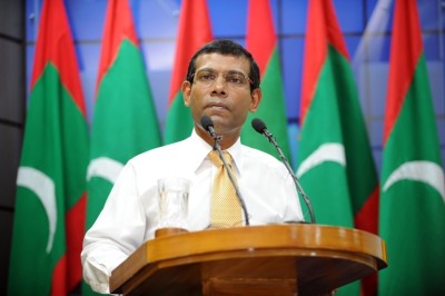 "އެނބުރި ވަޑައިނުގެންފިނަމަ ޒިންމާ ނަގަންޖެހޭ ލިޔުމެއްގައި އާއިލާއިން ސޮއިކުރަން ރައީސް ނަޝީދު ބޭނުންފުޅެއް ނޫން"