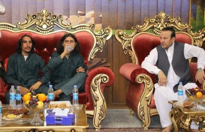 ތާލިބާނުންނާއި އަފްޣާން ސިފައިން އަތުގުޅާލައިގެން