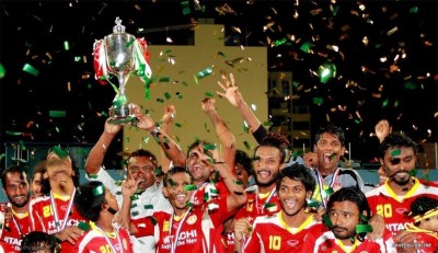 ވިކްޓަރީގެ އަމާޒު، ކުރީއެކޭ އެއްގޮތަށް ފުޓްބޯޅައިގެ ރަސްގެފާނަށް ވުން
