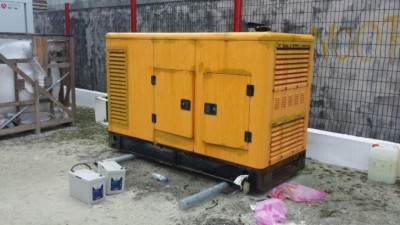 ތިނަދޫ ހޮސްޕިޓަލަށް ކަރަންޓު ދިނުމަށް އުރީދޫ އިން ޖަނަރޭޓަރެއް ފޯރުކޮށްދެނީ