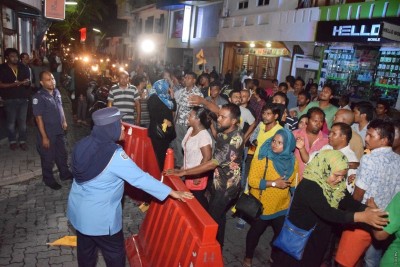 ބެރިކޭޑުތައް ކޮއްޕައި އުކާލި މީހަކު 3000 ރުފިޔާ އިން ޖޫރިމަނާކޮށްފި