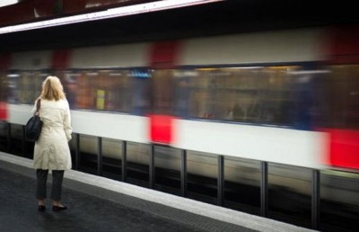 ޕެރިހުގެ ރޭލެއްގެ ތެރެއަށް ވިހޭ ކުއްޖާގެ ރޭލް ދަތުރުތައް ހިލޭ