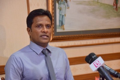 އެމްޑީޕީގެ ތިން މަޖިލިސް މެމްބަރުން ފިޔަވައި އެންމެން ވަނީ އަދީބު އަތުން ރިޝްވަތު ނަގާފައި: އުމަރު