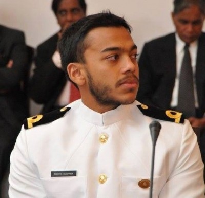 ޖަލުންދޭ ކާނާ ކެއުމަށް ދެކޮޅު ހަދާތީ ޔޯޝިތަ ރާޖަޕަކްސައަށް ގެއިން ކާނާ ގެންދަން ފަށައިފި