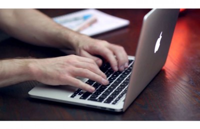 މެކްބުކް ކީބޯޑްތަކުގައި މައްސަލަ އުޅޭކަން އެޕަލް ގަބޫލުކޮށްފި