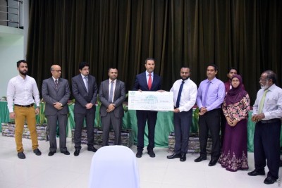 ޝޫރާ ކައުންސިލްގެ ރައީސް، ވައުދުވެވަޑައިގަތް 100،000 ޑޮލަރު އައިޔޫއެމްއާ ހަވާލުކޮށްފި