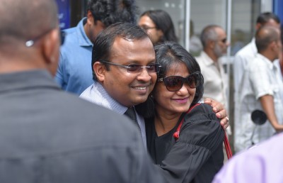 ނާޒިމާއި ރިޔާޒް މާލެ ގެނެސް، ލޮލުގެ ޑޮކްޓަރަކަށް ދައްކައިފި