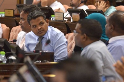 ޕޭ ކޮމިޝަނުގެ ޗެއާ އަކަށް ފިނޭންސް މިނިސްޓަރު ހަމަޖައްސާ ގޮތަށް އޮތުމުން ސުވާލު އުފެދޭ: މެމްބަރު ނަޝީދު