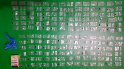 ދިރުވާލައިގެން 23 ބްލެޓު ހެރޮއިން އެތެރެކުރަން އުޅުނު މީހަކު ހައްޔަރުކޮށްފި