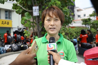 ގައުމީ އަންހެން ފުޓްބޯޅަ ޓީމުގެ ކޯޗުގެ ކޮންޓްރެކްޓާ މެދު ޖަޕާންގެ އެފްއޭއާ މަޝްވަރާ ކުރަނީ